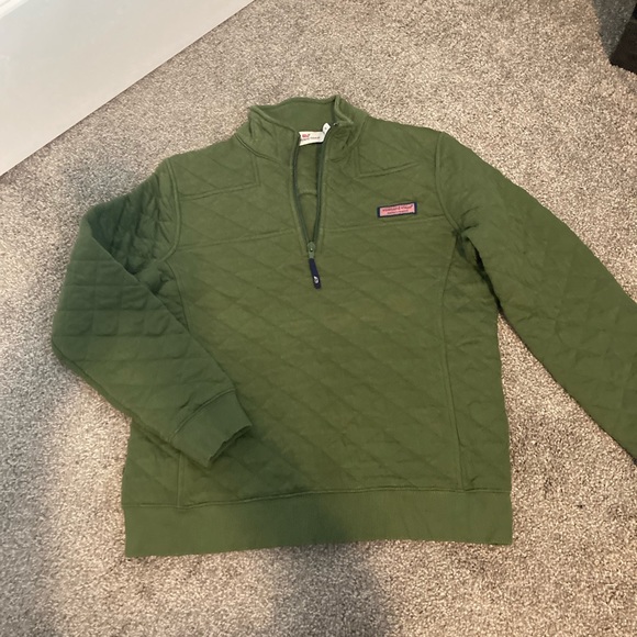 Vineyard Vines Tops - Vineyard Vines sweatshirt
